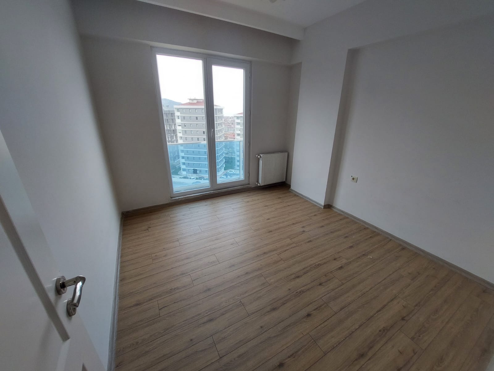 KARŞIYAKA MAH. KİRALIK EBEVEYN BANYOLU 3+1 DAİRE